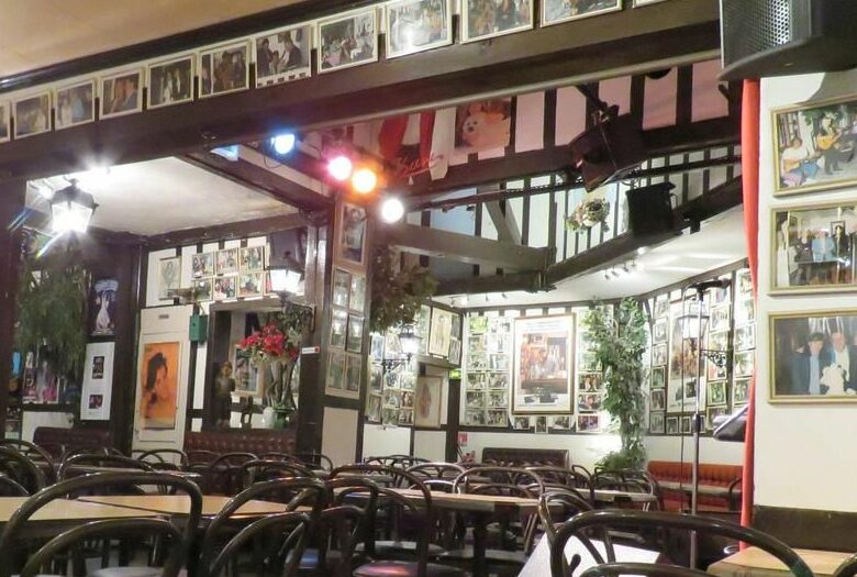 De l&rsquo;icône Bardot aux dirigeants de demain : La renaissance du cabaret « Chez Coville »